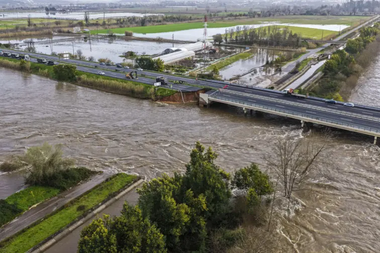 Rio Mondego fora das margens em Coimbra